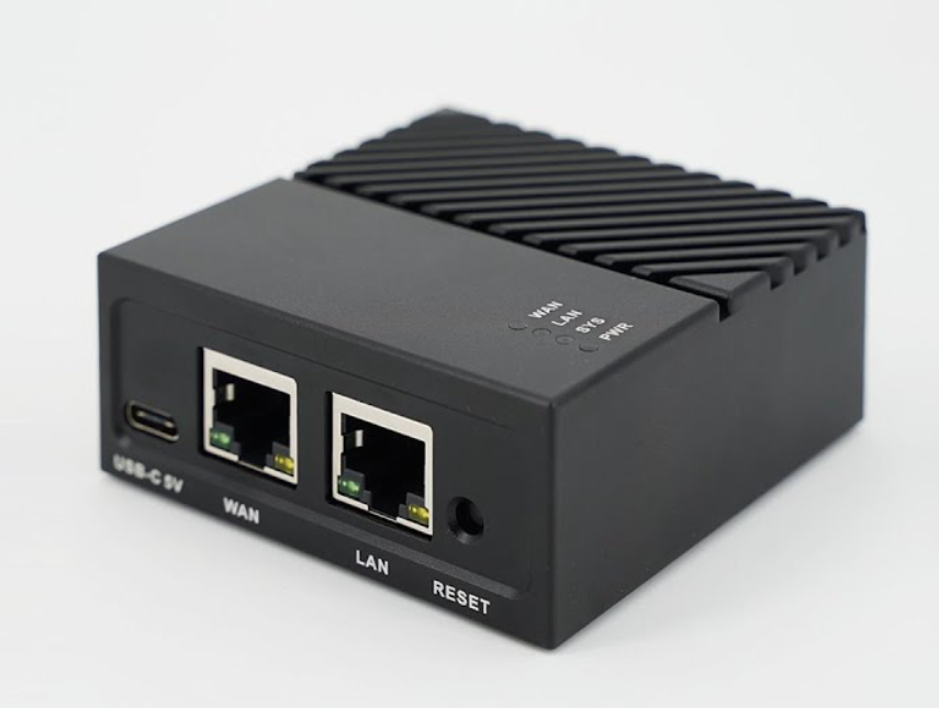 NanoPi R4S-style OpenWrt device